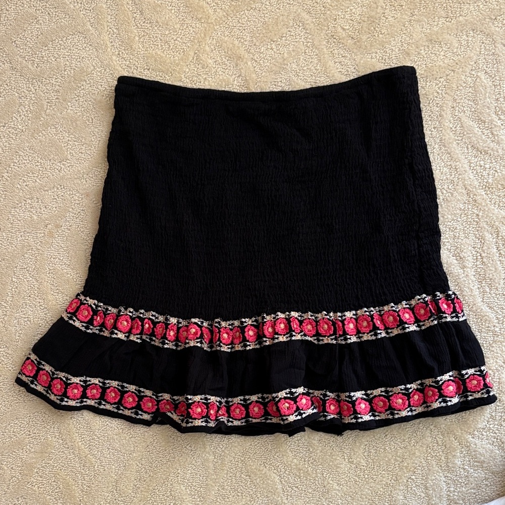 Elegant Black Mini Skirt with Pink Embroidery